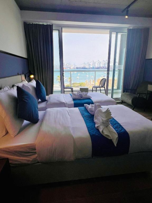 Sea View Waterfront Room