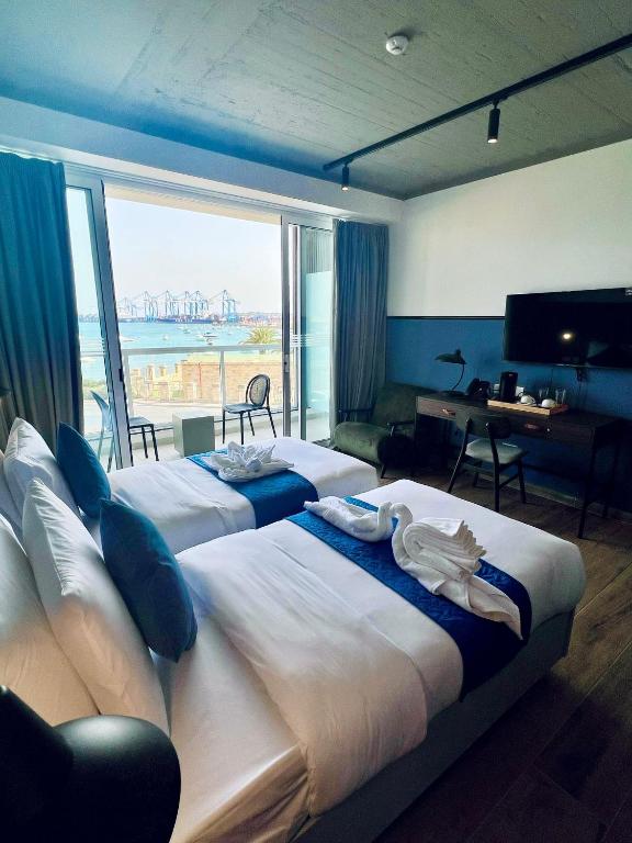 Sea View Waterfront Room